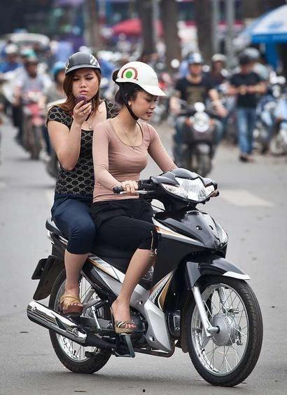 网红机车圈女骑吃瓜,揭秘机车女骑的吃瓜故事