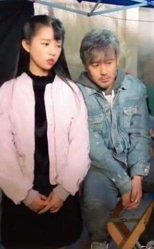 19岁女孩烧伤吃瓜网,吃瓜网友热议，关注网络暴力与安全