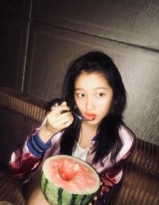 韩网预测吃瓜仙女,神秘“吃瓜仙生”引发全网关注，究竟是谁？”