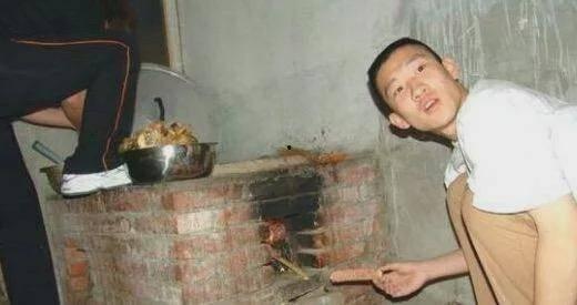 礼县网红吃瓜事件始末视频